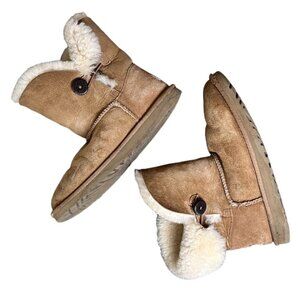 UGG Bailey Button Short Shearling Boots Booties Classic Chestnut Color - size 8
